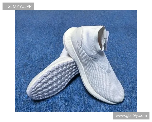 六岁男孩专属舒适灵动猎鹰足球鞋助力全面提升赛场速度与表现力佳