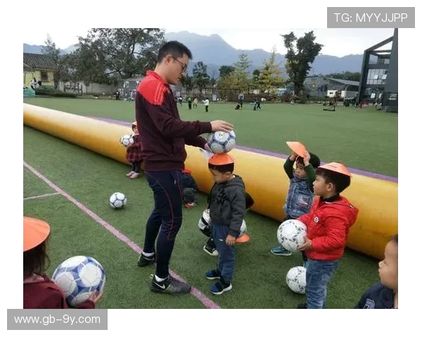 围绕自我操控足球竞技的小型趣味互动游戏全新创意玩法探索体验升级